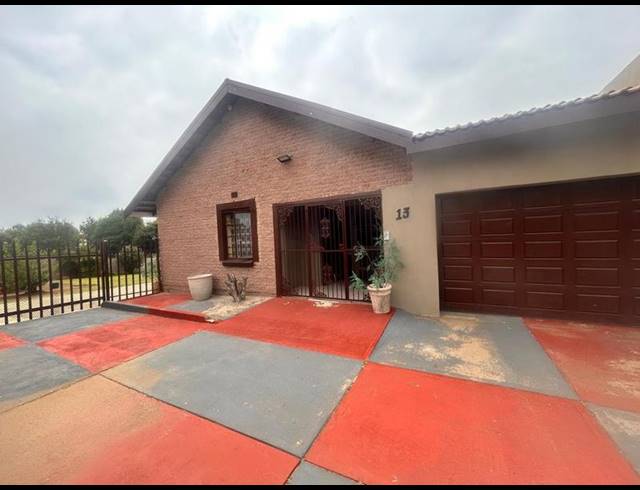 8 BEDROOM HOUSE FOR SALE IN STANFIELD HILL